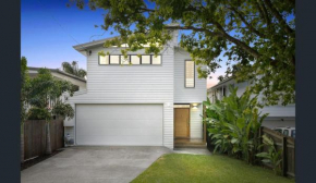 Exquisite Family Home & Pool, Scarborough